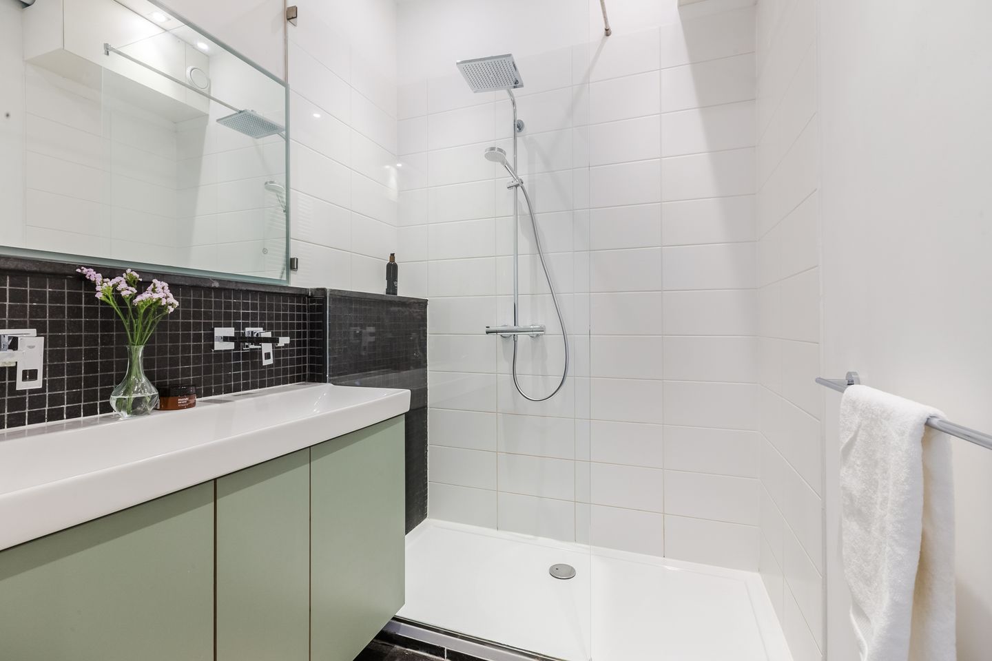 Photo 19 of Uithoornstraat 45-2