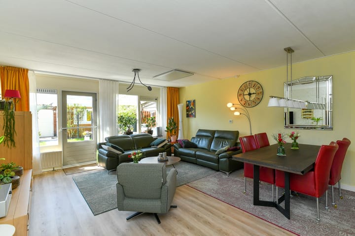 Foto 2 van Stekelzegge 8