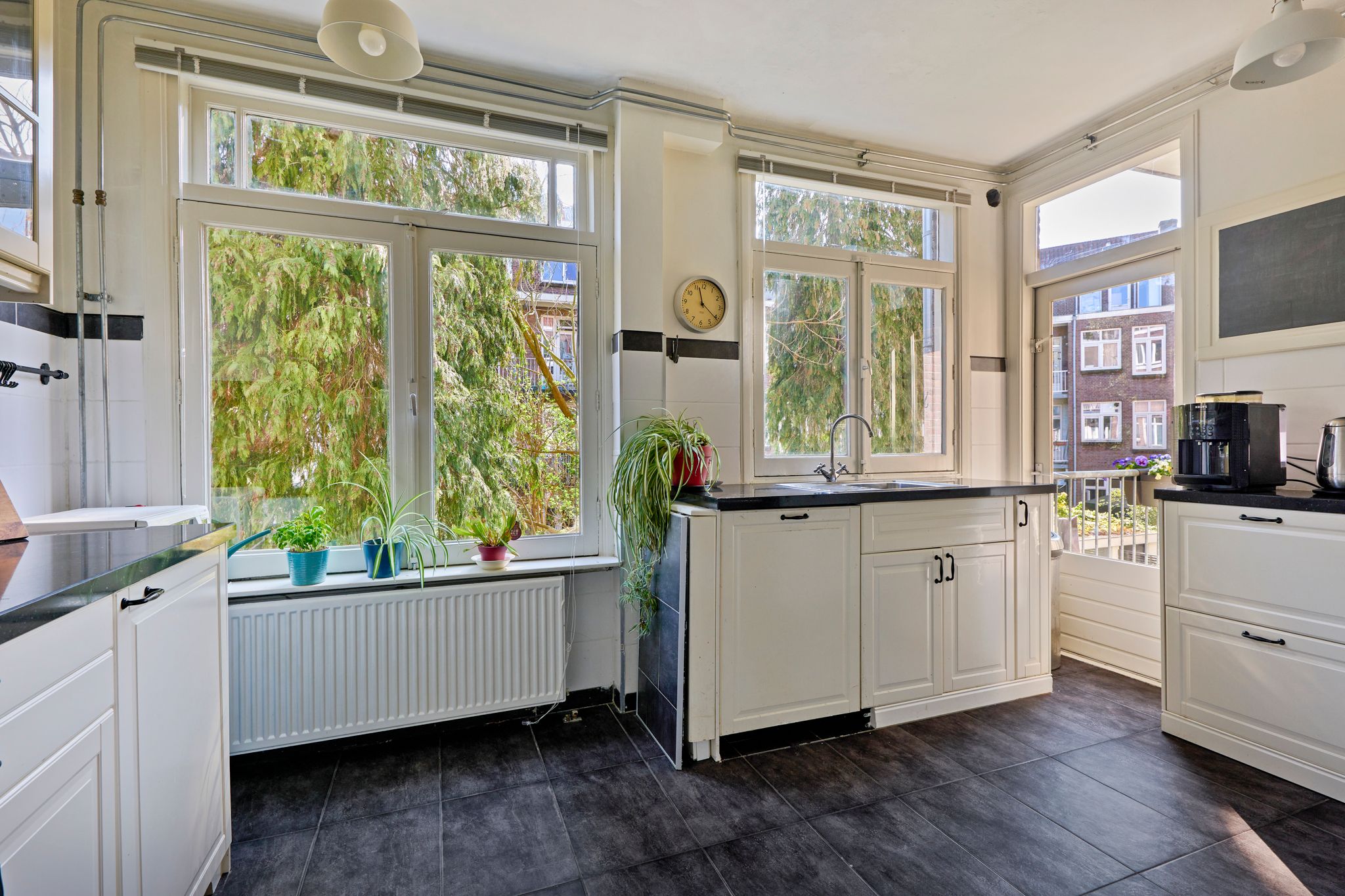 Photo 9 of Eendrachtstraat 13-1