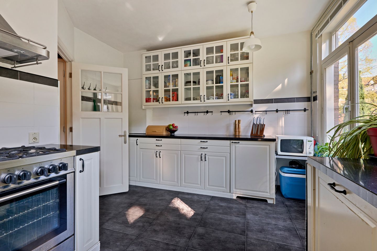 Photo 10 of Eendrachtstraat 13-1