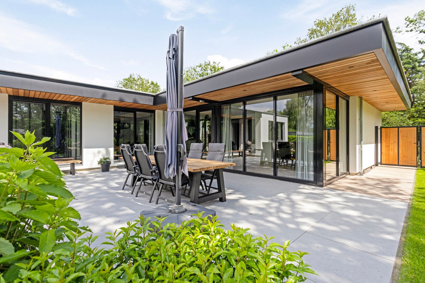 Foto 35 van Kamperfoelieweg 8