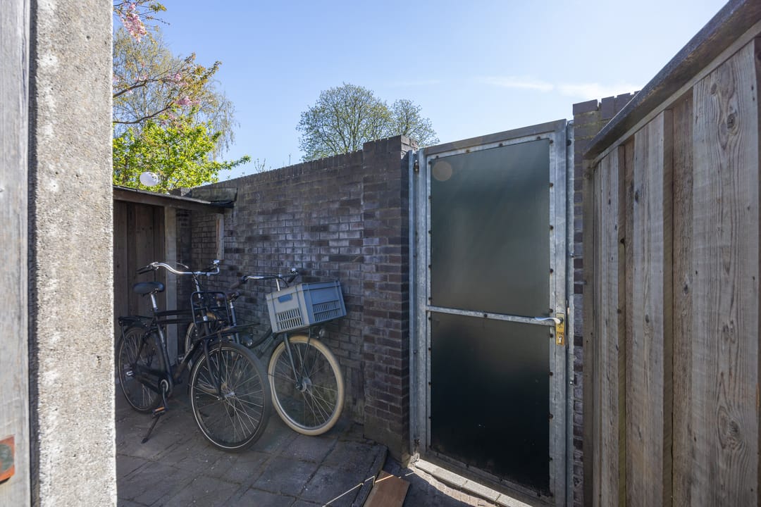 Photo 32 of Emmastraat 69