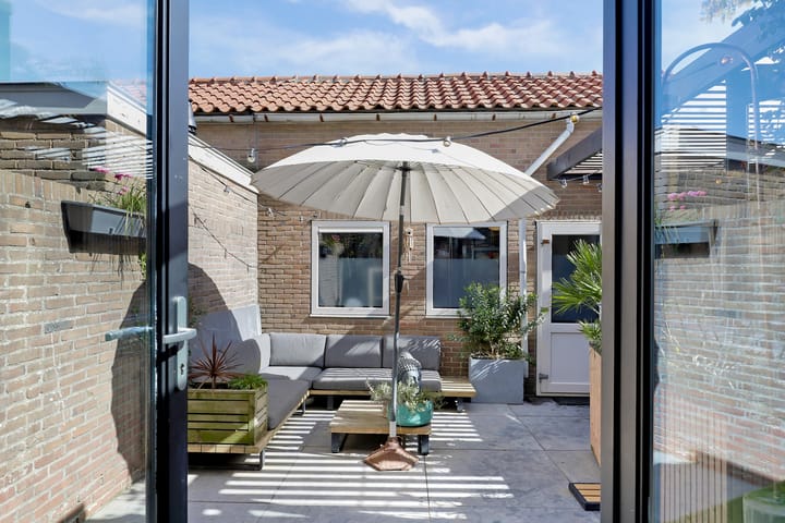 Photo 21 of Buitensluisstraat 15