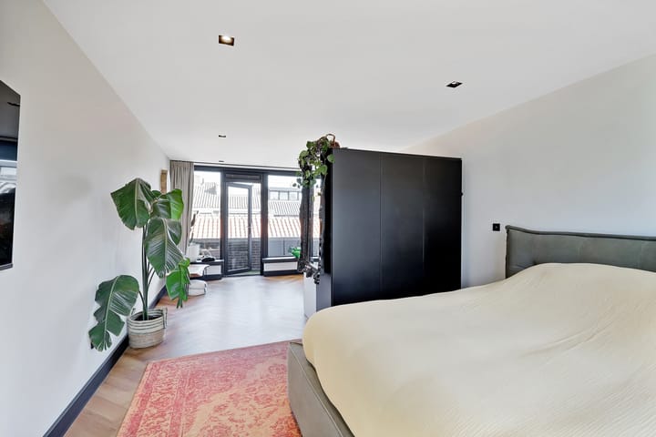 Photo 35 of Buitensluisstraat 15