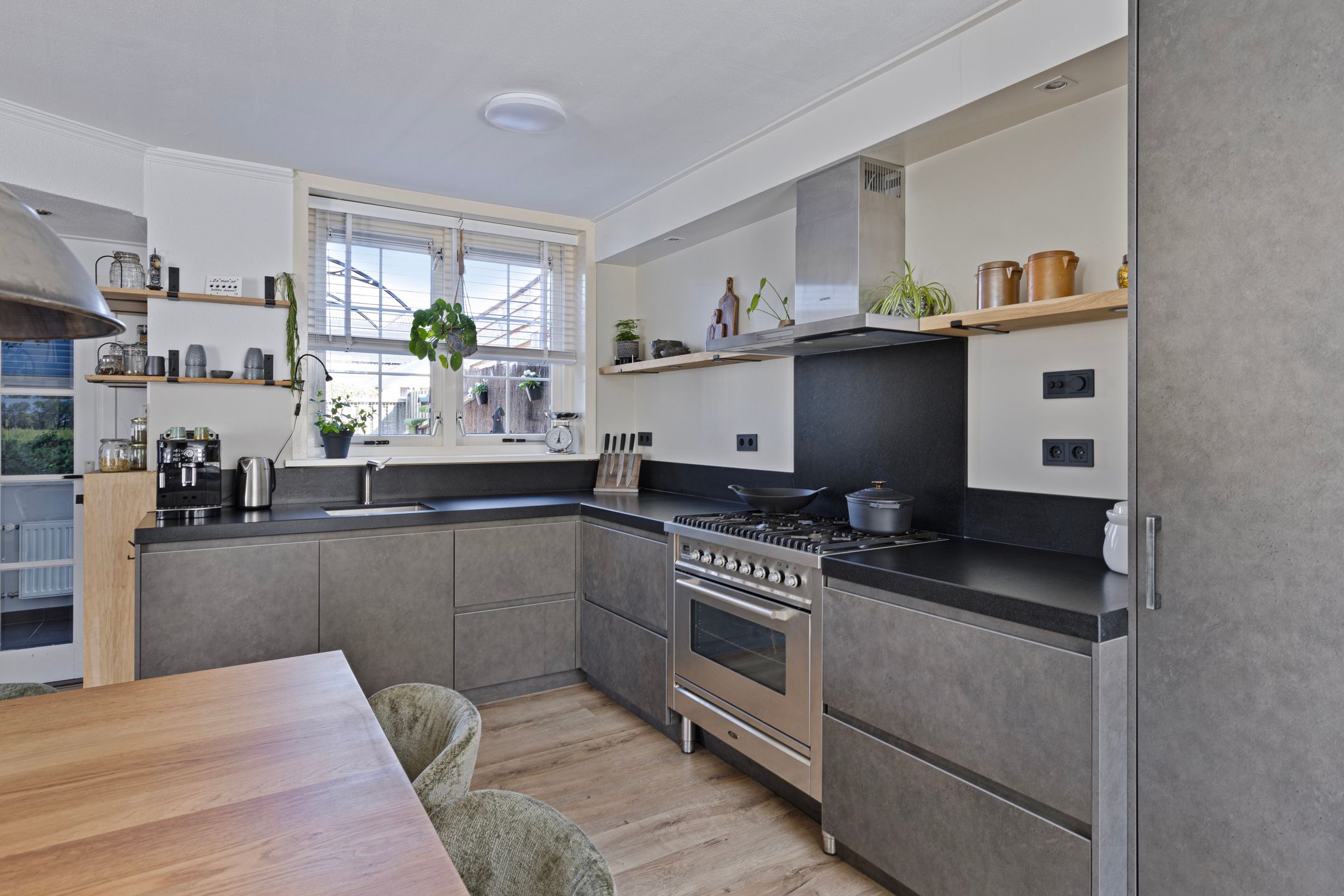 Foto 15 van Julianaweg 66