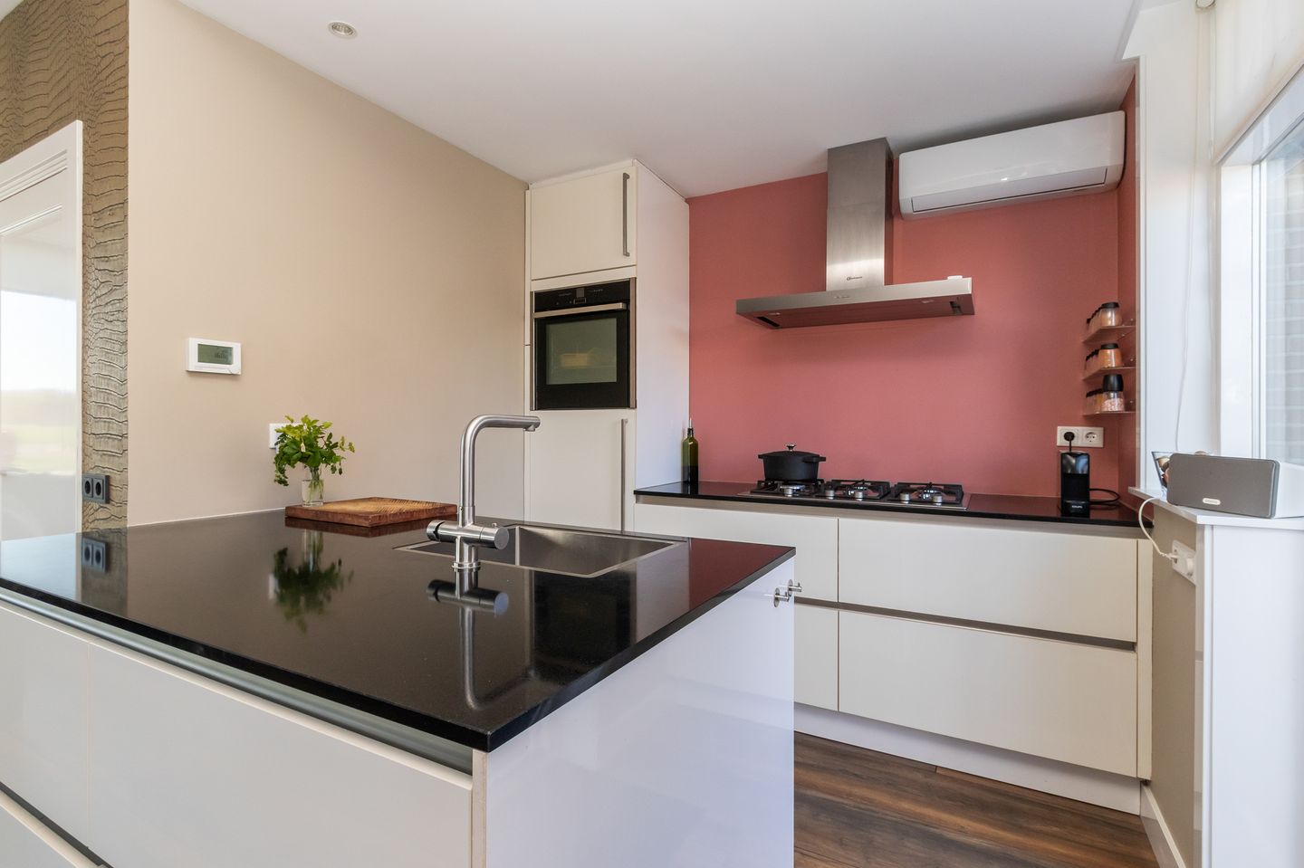 Photo 10 of Cornelis Tromplaan 26