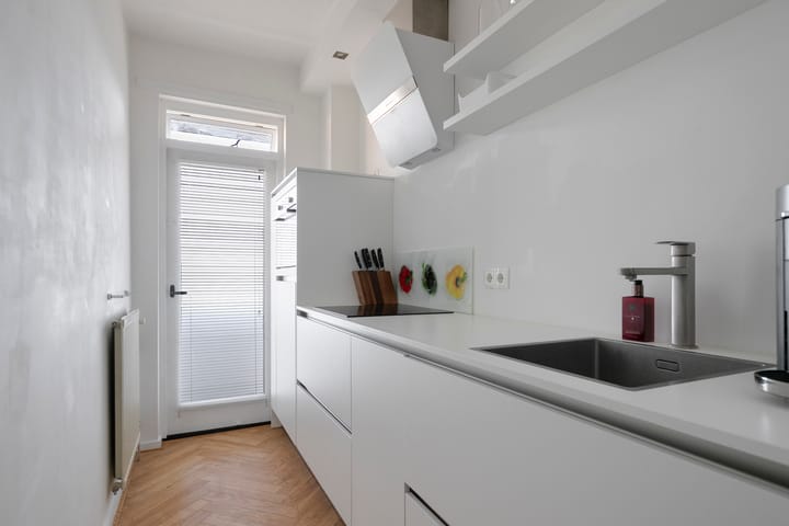 Photo 10 of Oosterstraat 50-C