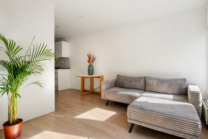 Photo 6 of Bentinckstraat 38-1