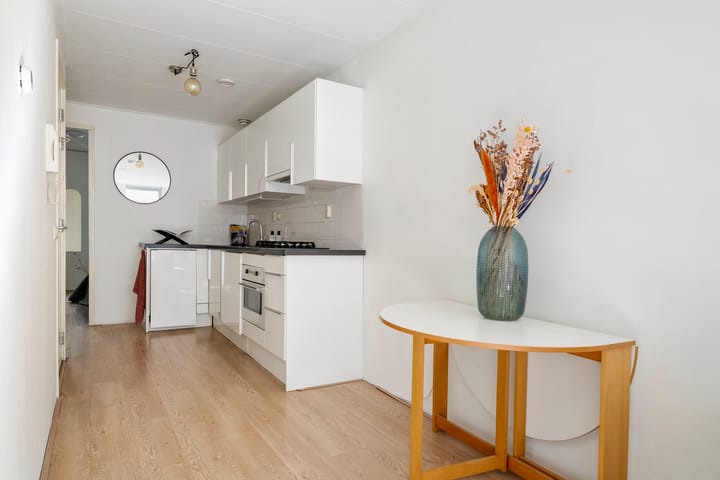 Photo 7 of Bentinckstraat 38-1