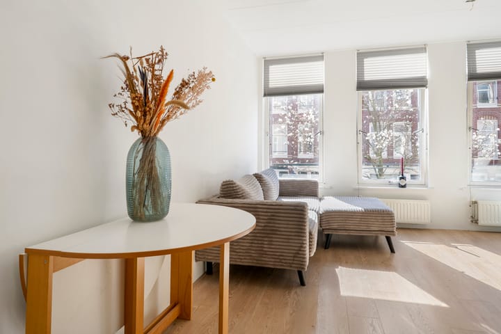 Photo 8 of Bentinckstraat 38-1