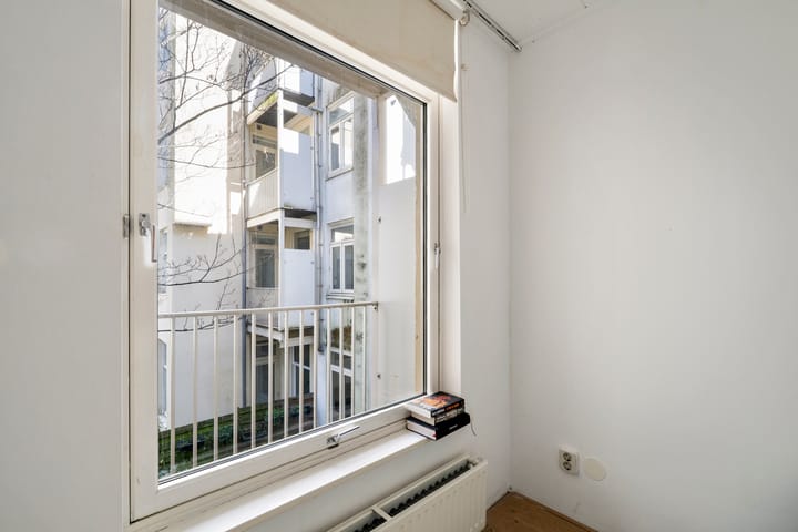 Photo 13 of Bentinckstraat 38-1