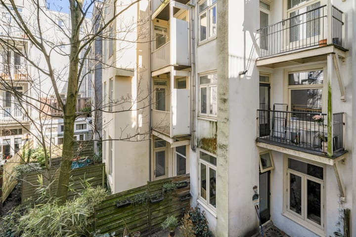 Photo 23 of Bentinckstraat 38-1