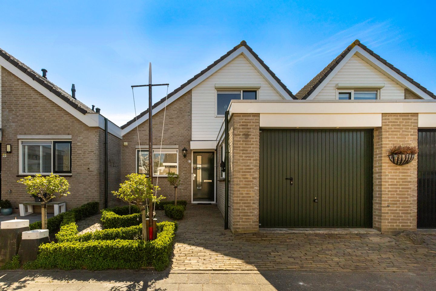 Foto 1 van Kompas 10