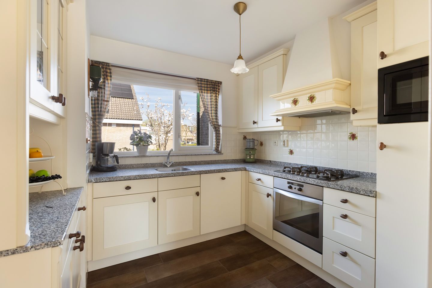 Photo 4 of Kompas 10