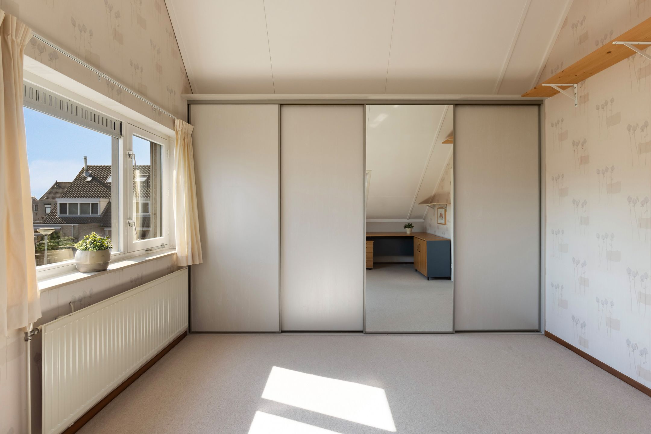 Photo 24 of Kompas 10