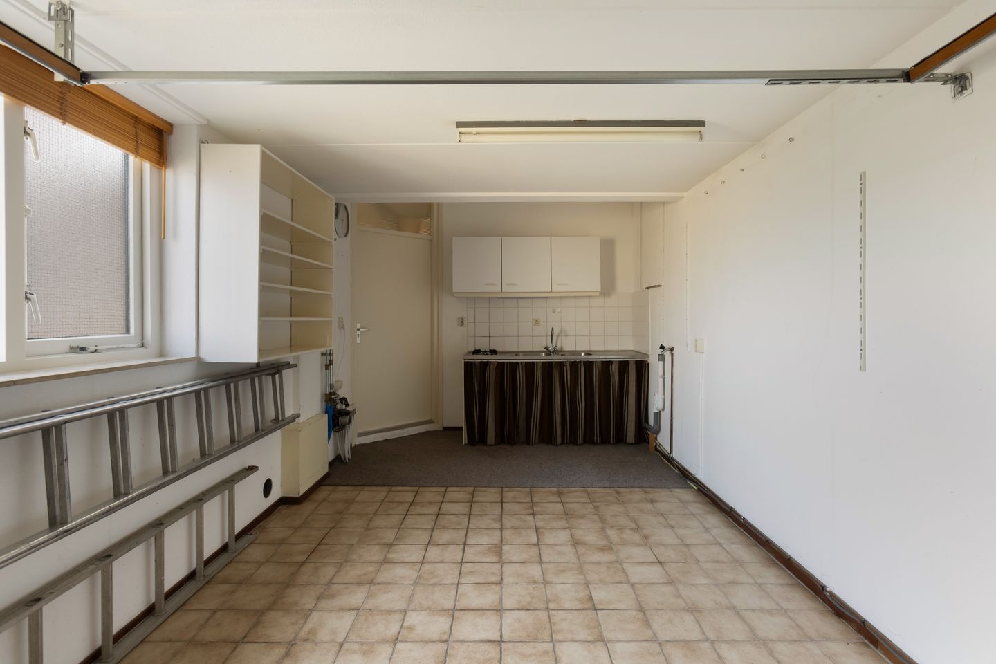 Photo 29 of Kompas 10