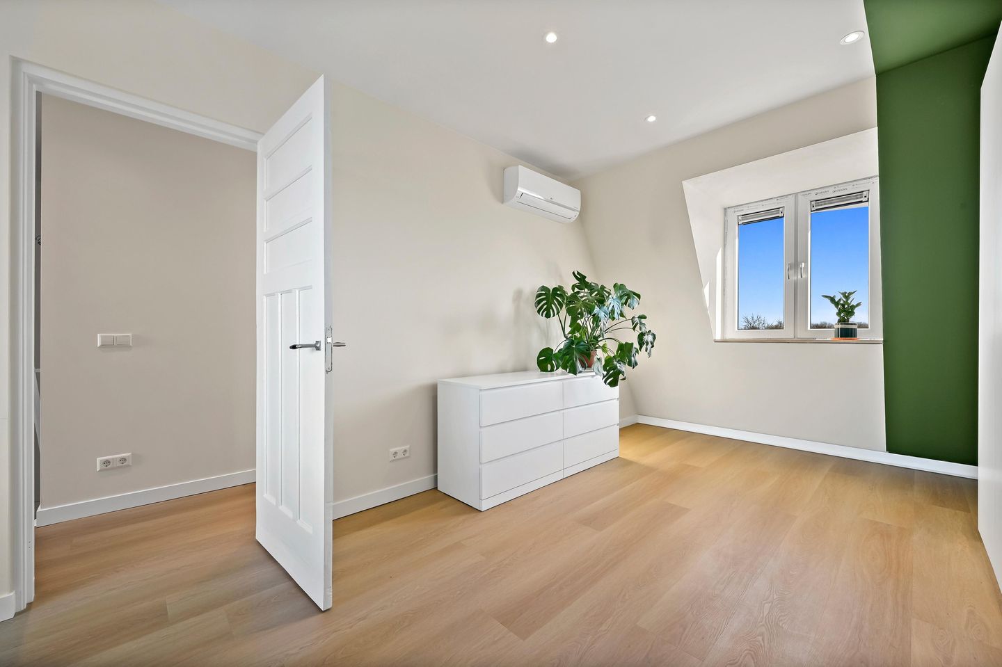 Photo 35 of van der Marckstraat 41