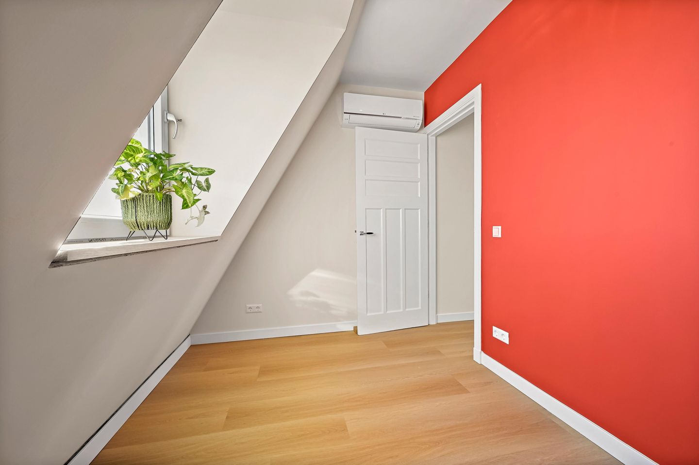 Photo 34 of van der Marckstraat 41