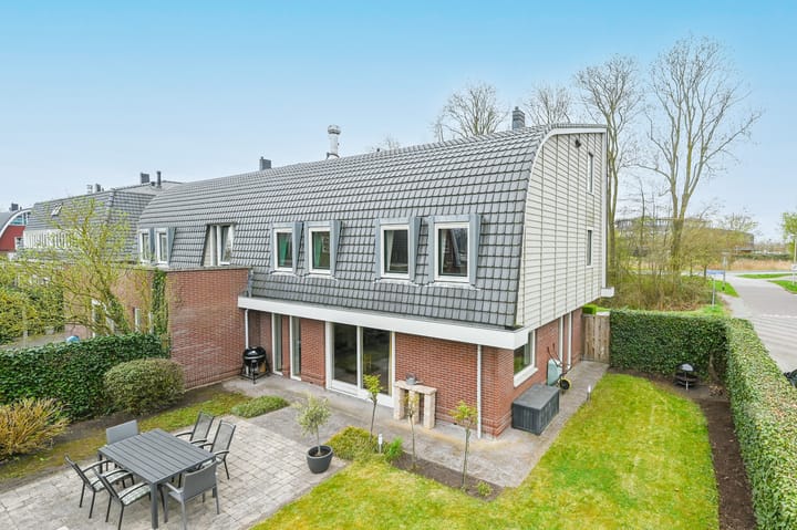 Photo 3 of Pieter Hellendaalweg 14