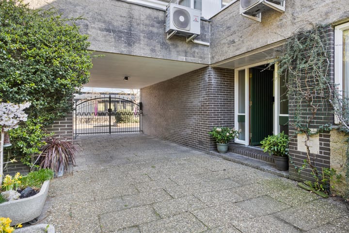 Photo 10 of Reitzstraat 42