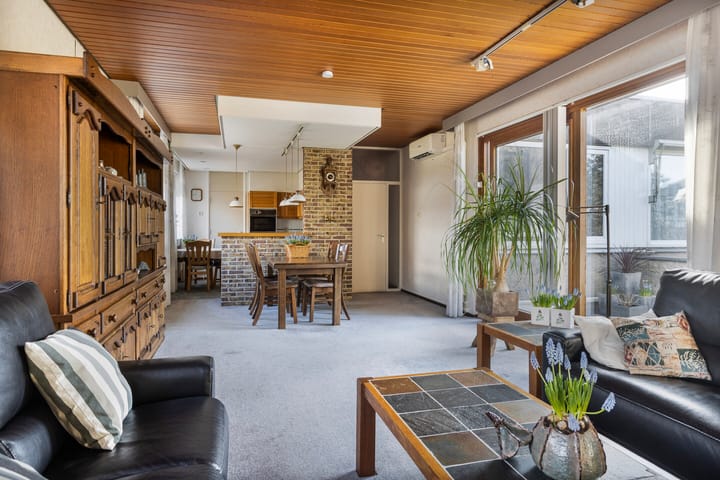 Photo 16 of Reitzstraat 42