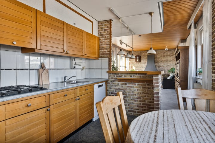 Photo 22 of Reitzstraat 42