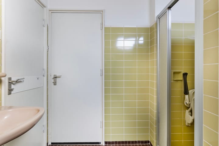 Photo 32 of Reitzstraat 42