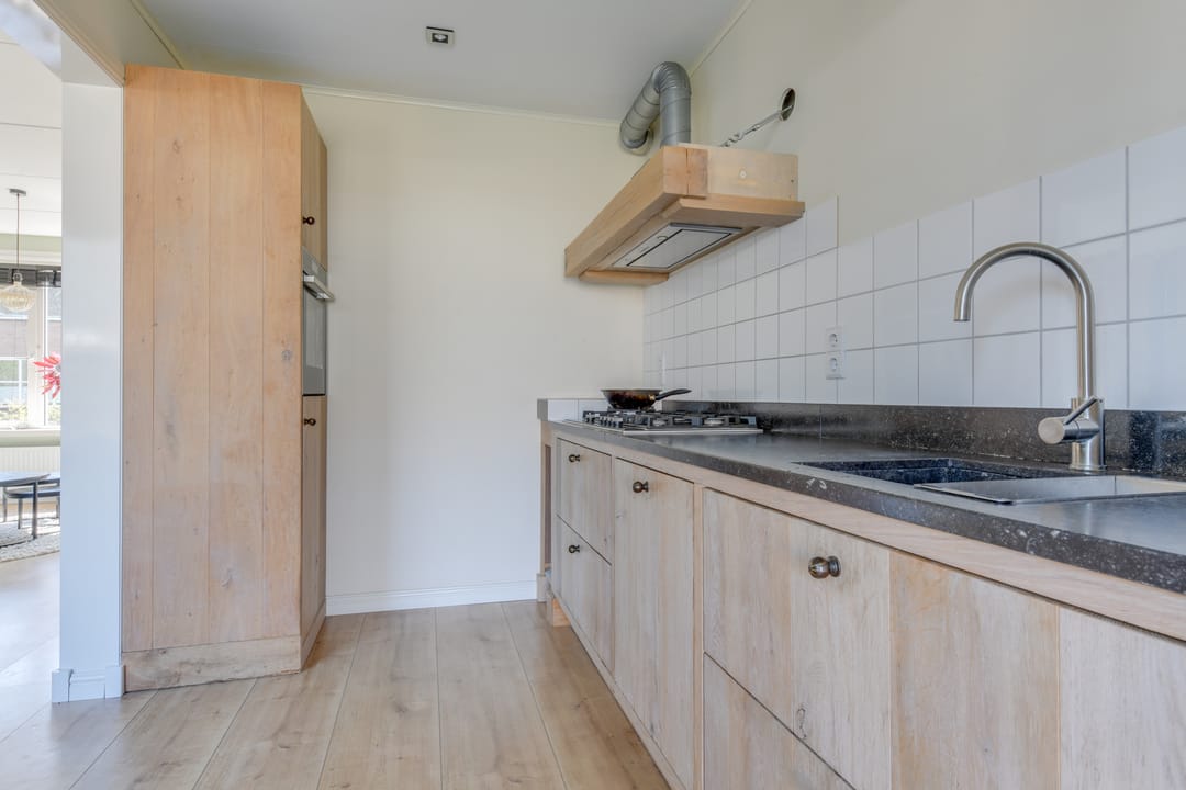 Photo 11 of Julianastraat 28