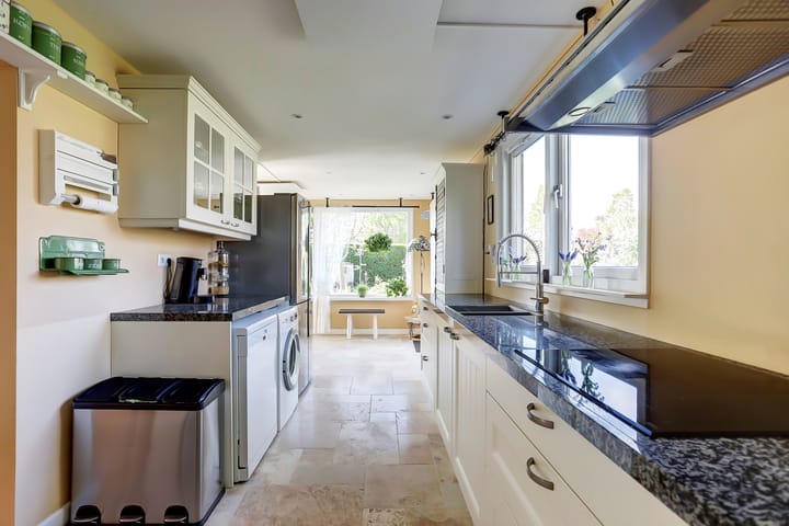 Photo 10 of Koninginneweg 2