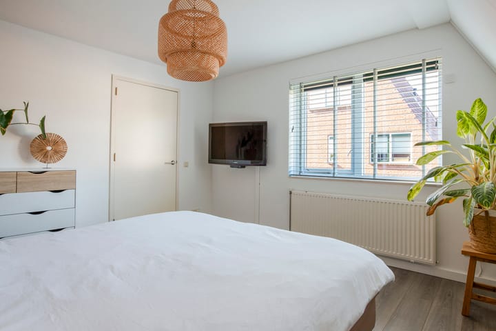 Foto 32 van Molenaarsgraafstraat 4