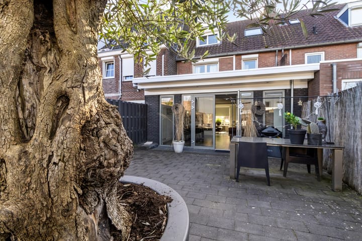 Foto 4 van Burgemeester Bloemartsstraat 18