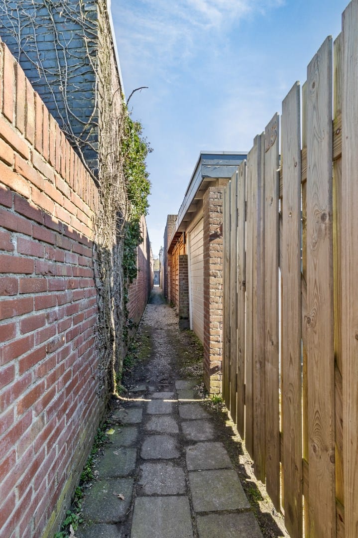 Foto 24 van Burgemeester Bloemartsstraat 18