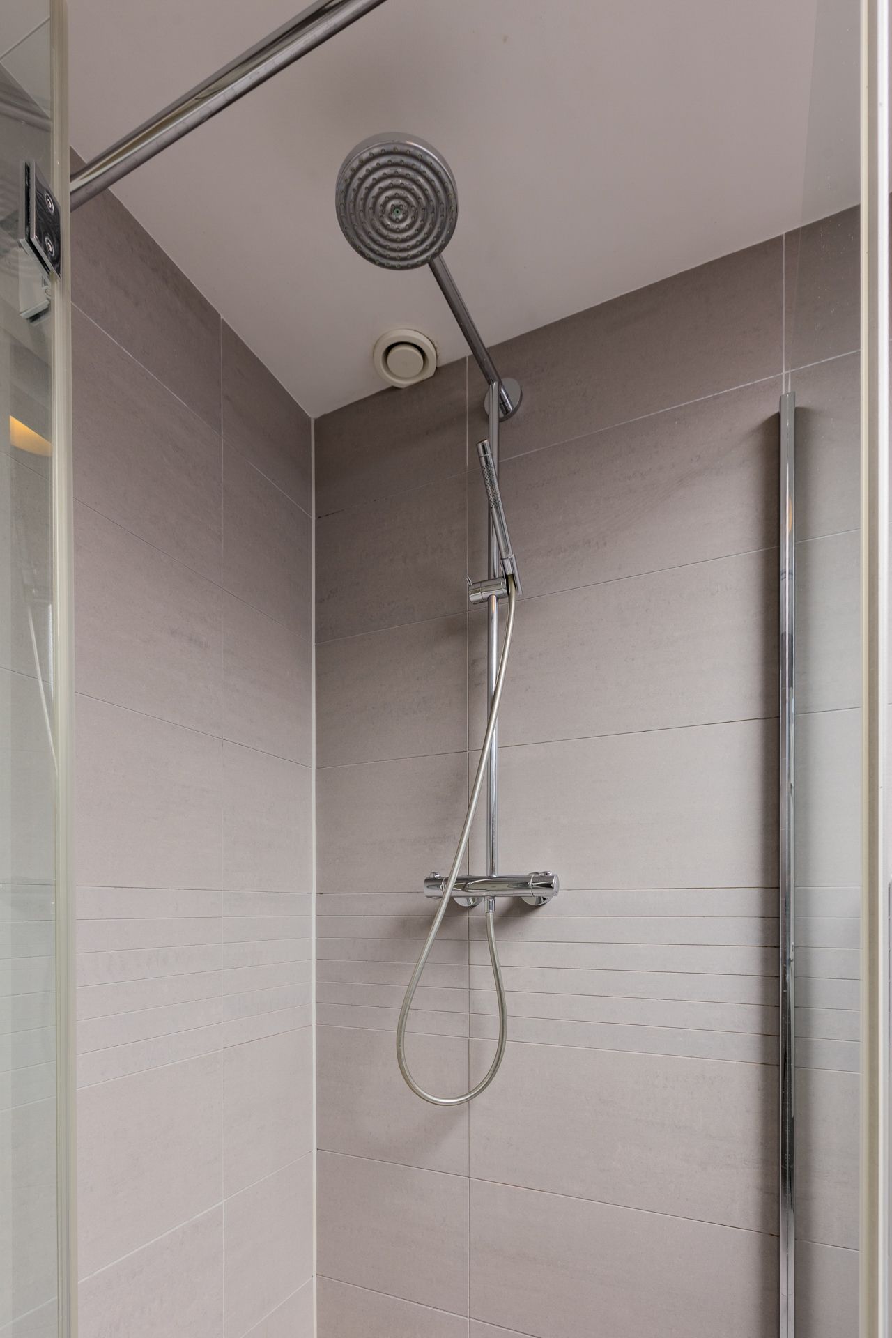 Foto 24 van Van Limburg Stirumlaan 1