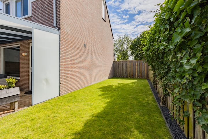 Foto 34 van Van Limburg Stirumlaan 1