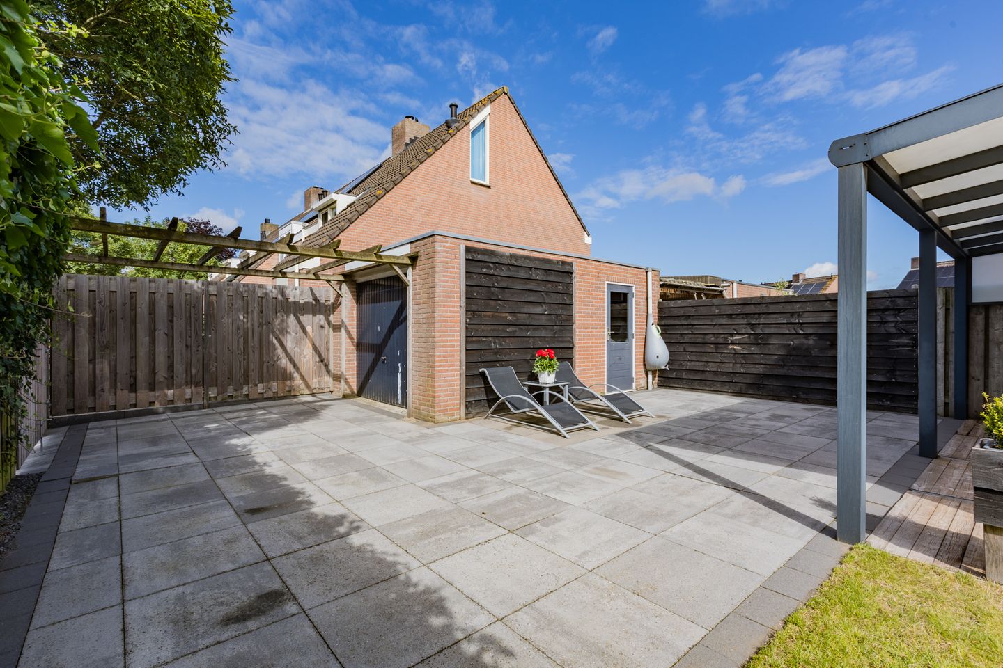 Foto 35 van Van Limburg Stirumlaan 1