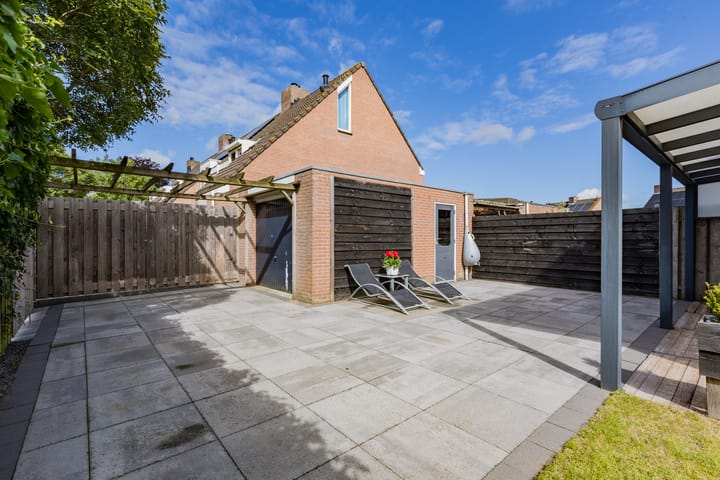 Foto 35 van Van Limburg Stirumlaan 1