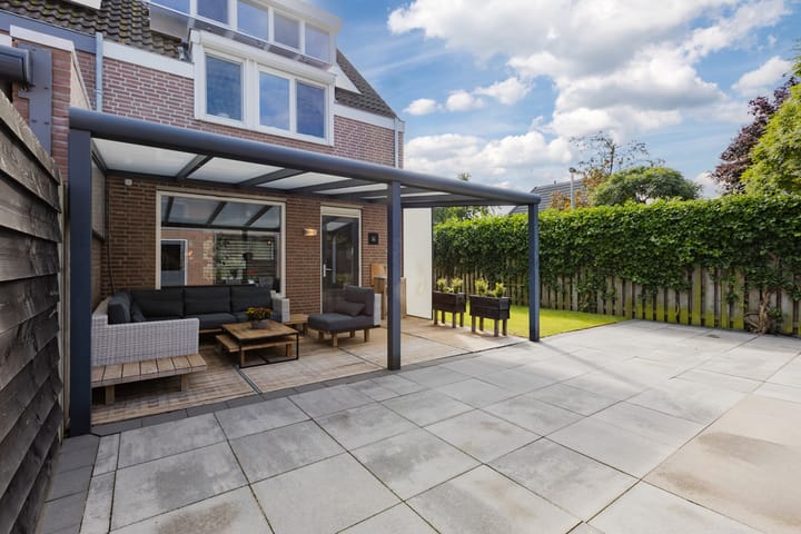 Foto 36 van Van Limburg Stirumlaan 1