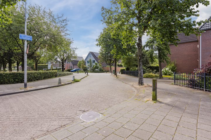 Foto 38 van Van Limburg Stirumlaan 1