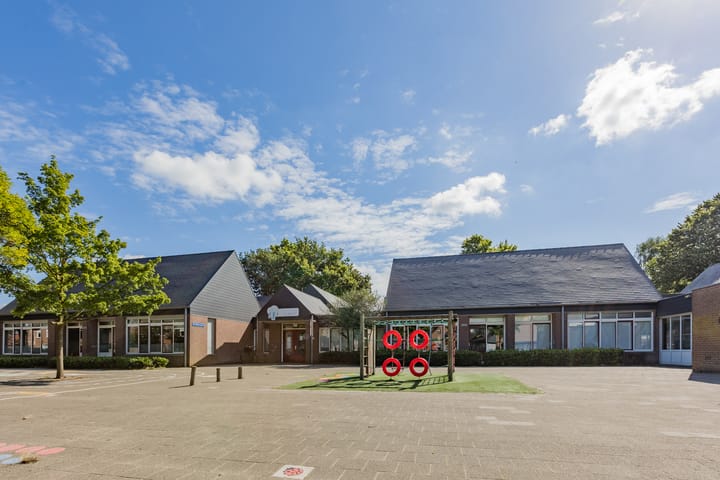 Foto 40 van Van Limburg Stirumlaan 1