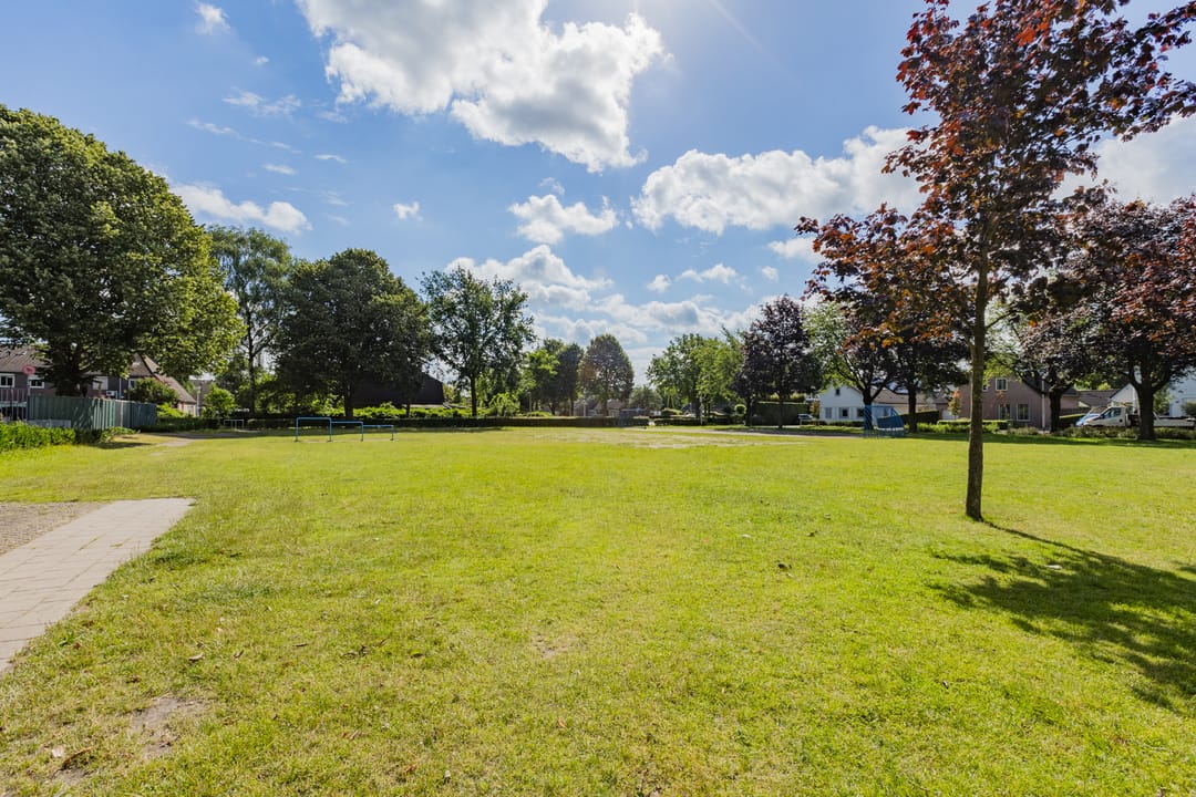 Foto 43 van Van Limburg Stirumlaan 1