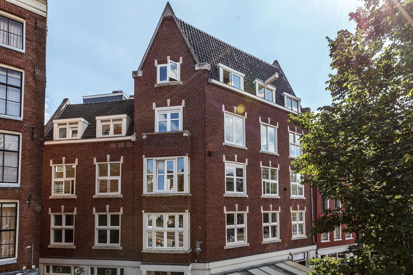 View photo 1 of Nieuwezijds Voorburgwal 61-1
