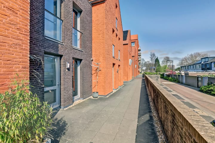 Foto 38 van Van Hoevestraat 9