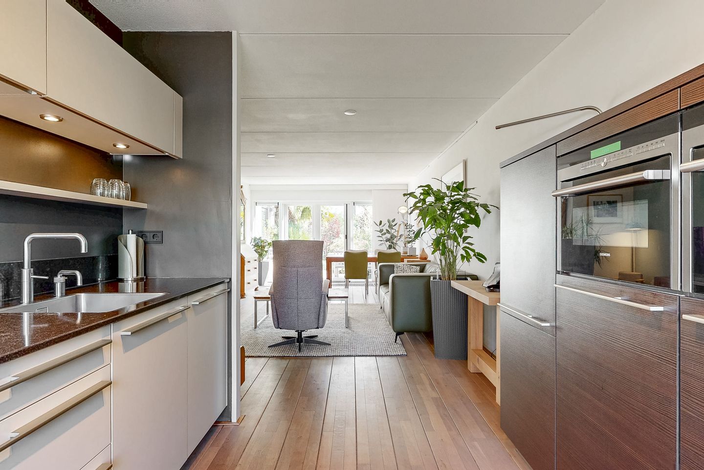 Photo 10 of Anne de Vrieslaan 43