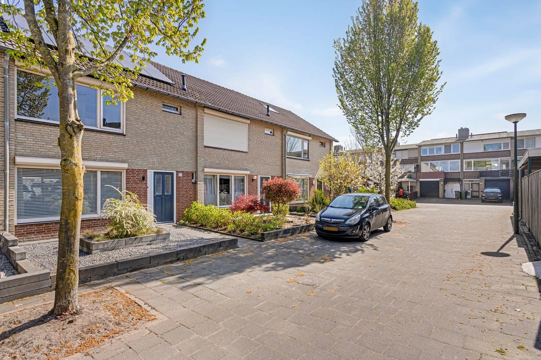 Photo 2 of Leliestraat 35