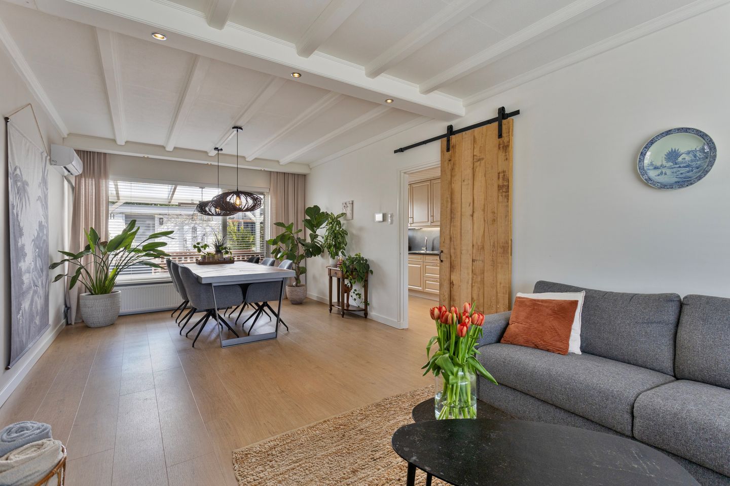 Photo 4 of Leliestraat 35