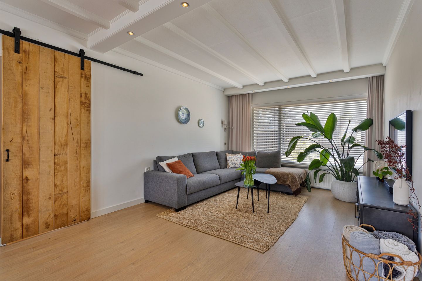 Photo 10 of Leliestraat 35