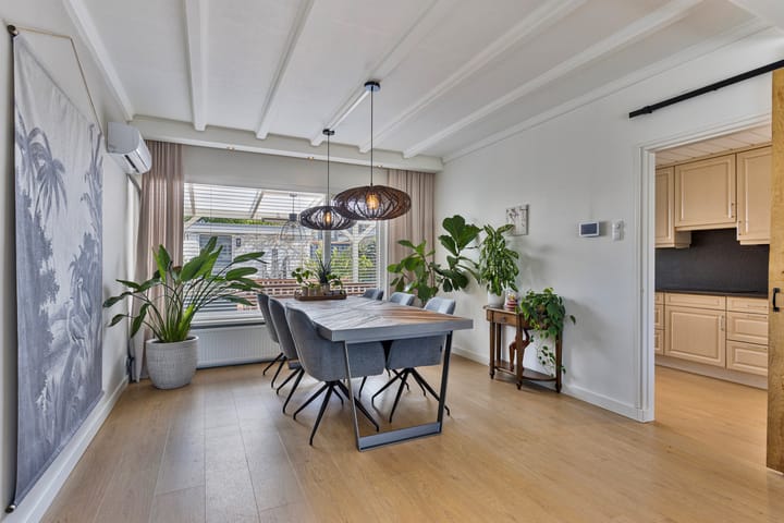 Photo 11 of Leliestraat 35