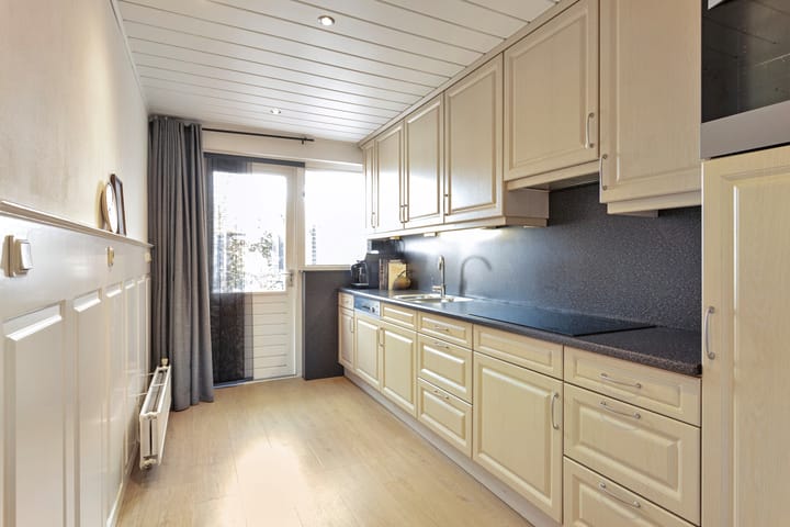 Photo 15 of Leliestraat 35