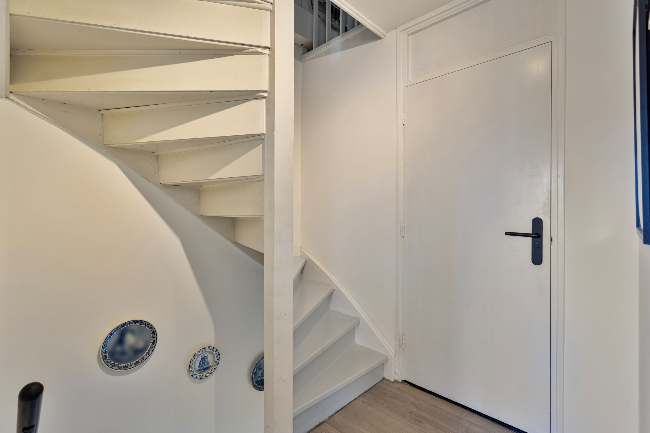 Photo 18 of Leliestraat 35