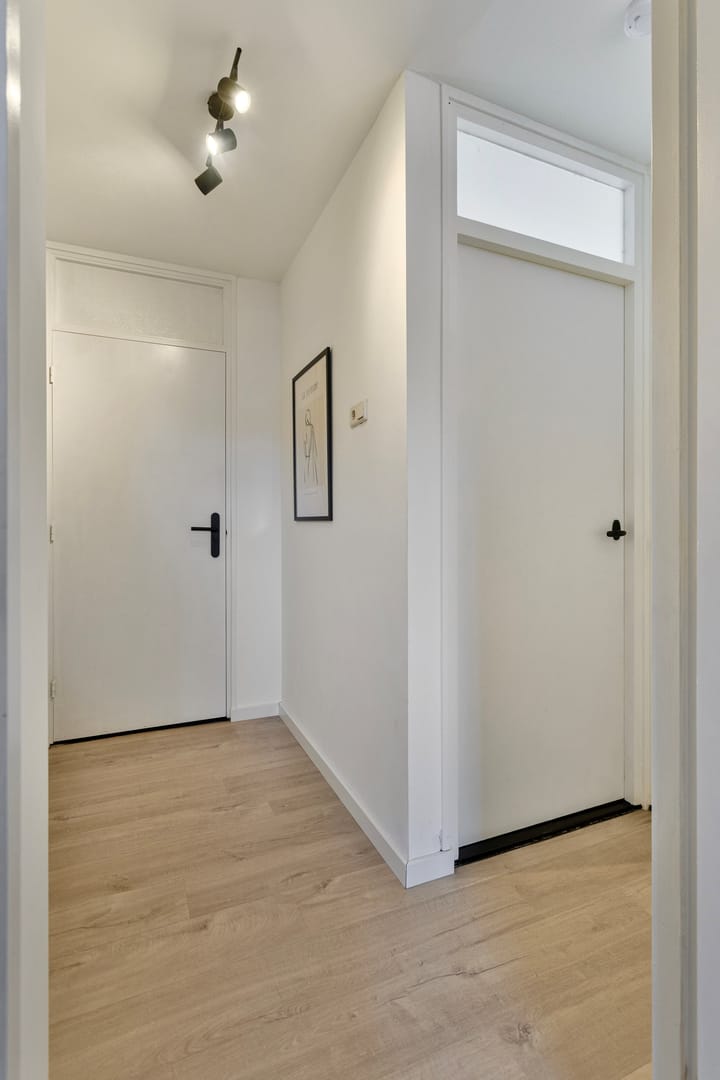 Photo 19 of Leliestraat 35